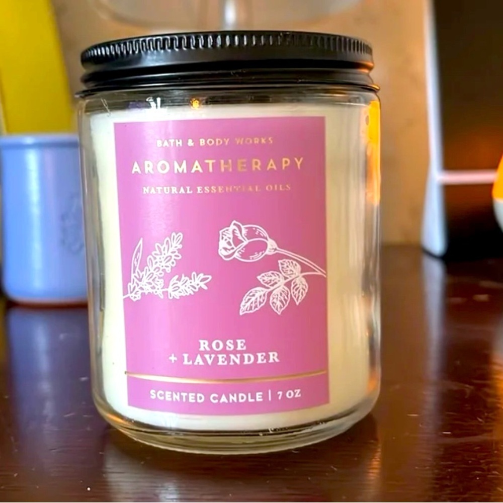 Rare Bath & Body Works Single Wick Aromatherapy Candle; Rose + Lavender